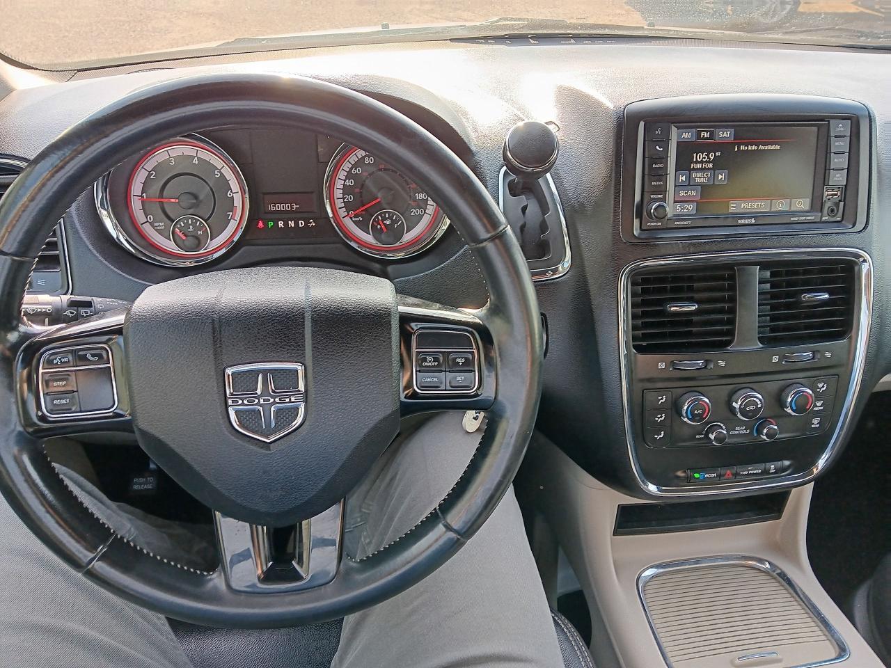 2019 Dodge Grand Caravan SXT Premium Plus, Leather, BU Cam, DVD - Photo #11
