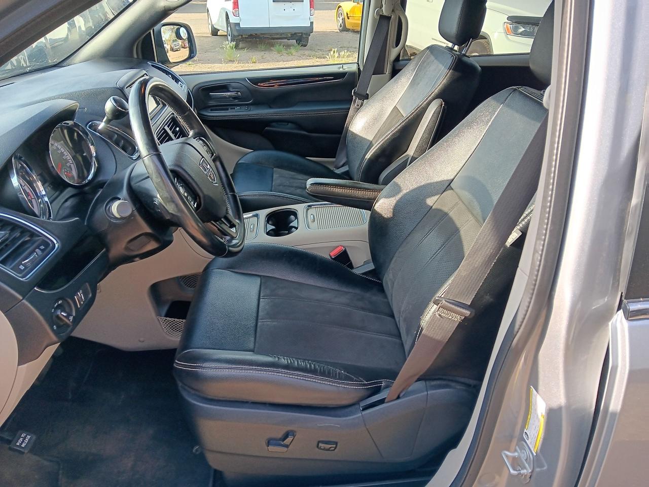 2019 Dodge Grand Caravan SXT Premium Plus, Leather, BU Cam, DVD - Photo #14