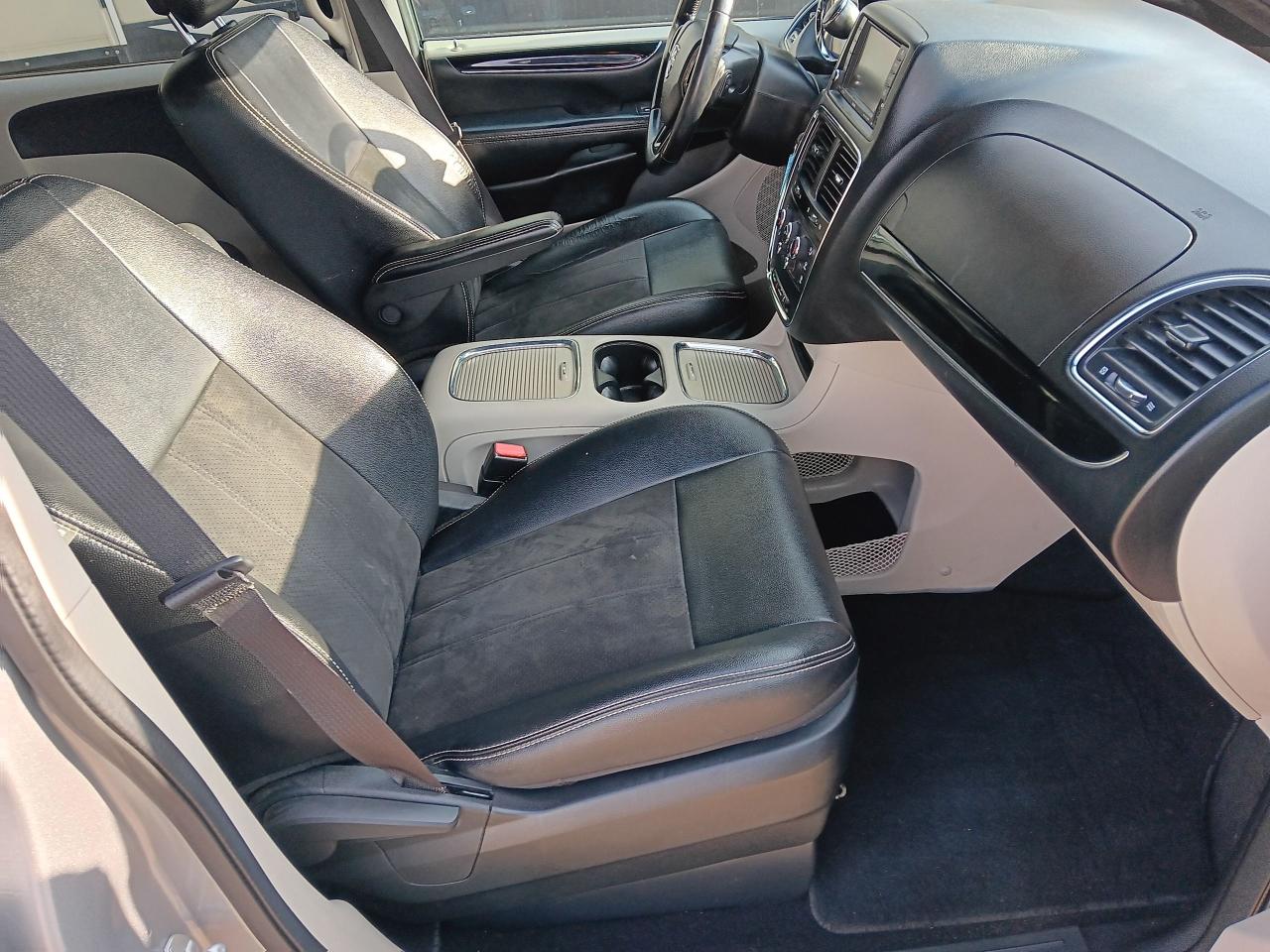 2019 Dodge Grand Caravan SXT Premium Plus, Leather, BU Cam, DVD - Photo #18