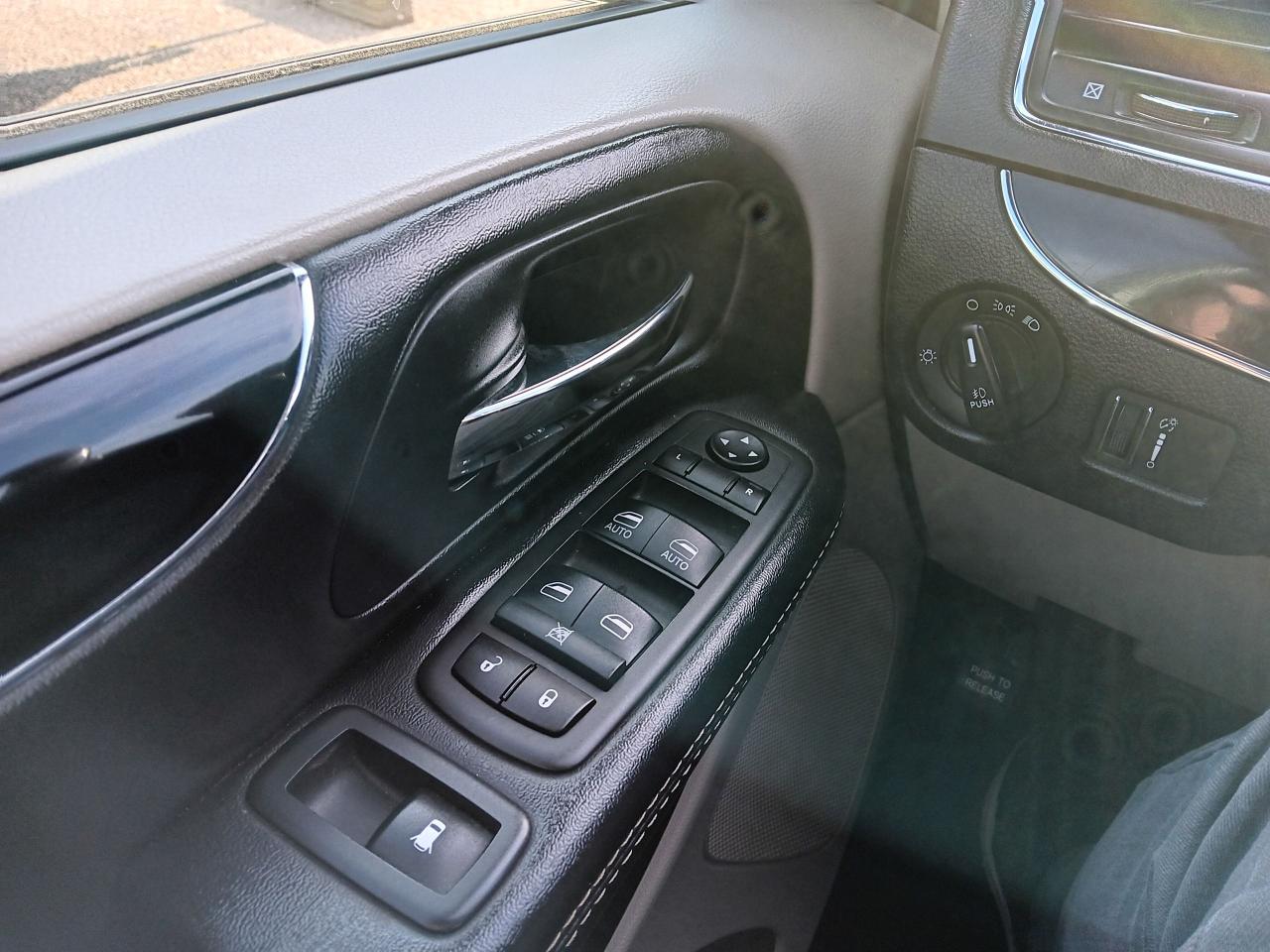 2019 Dodge Grand Caravan SXT Premium Plus, Leather, BU Cam, DVD - Photo #23