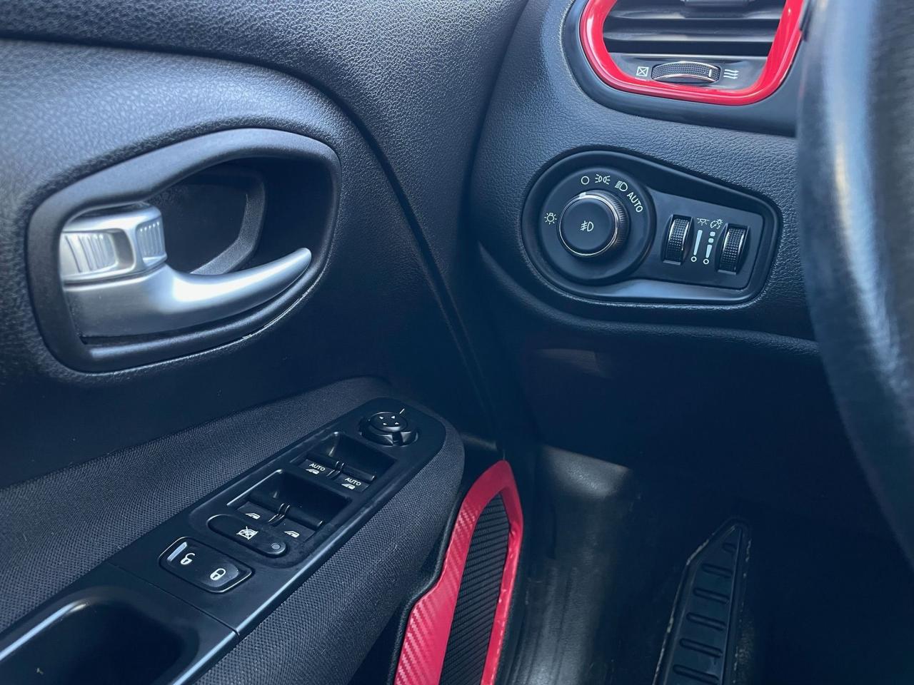 2015 Jeep Renegade North *1 OWNER, LOW KM, HEATED SEATS & STEERING* - Photo #9
