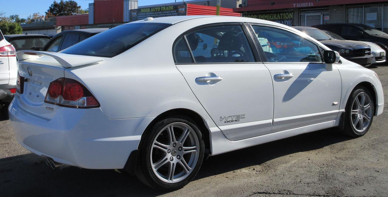 2010 Acura CSX Tech Pkg Photo