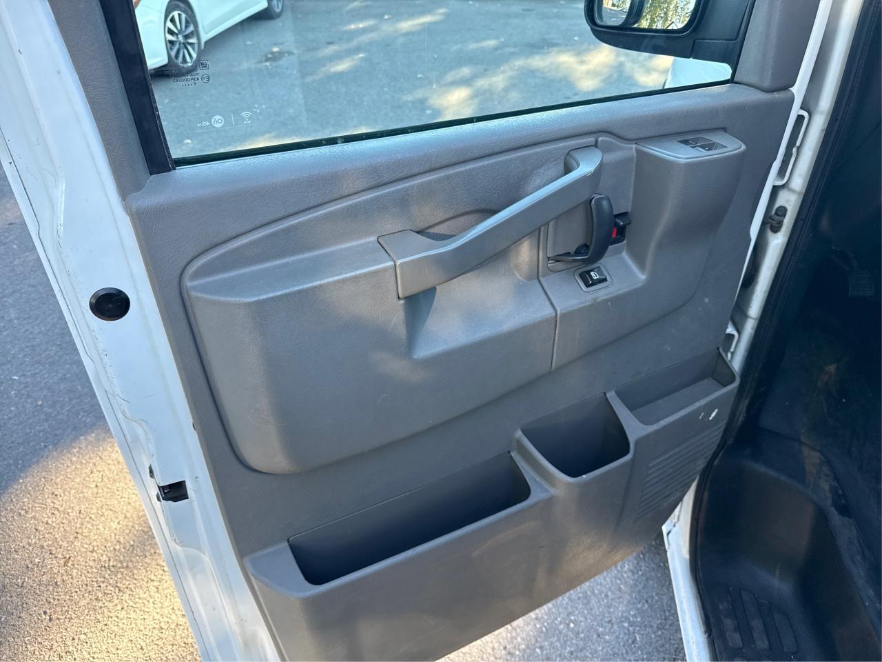 2017 Chevrolet Express  - Photo #17