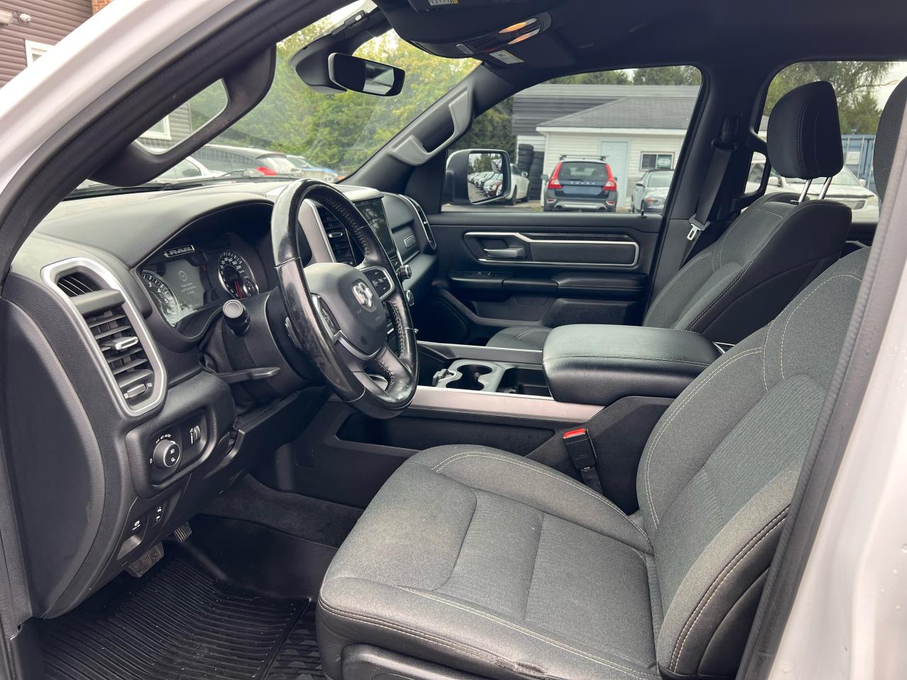 2022 RAM 1500 Big Horn 5.7L HEMI 4X4 CREWCAB Photo