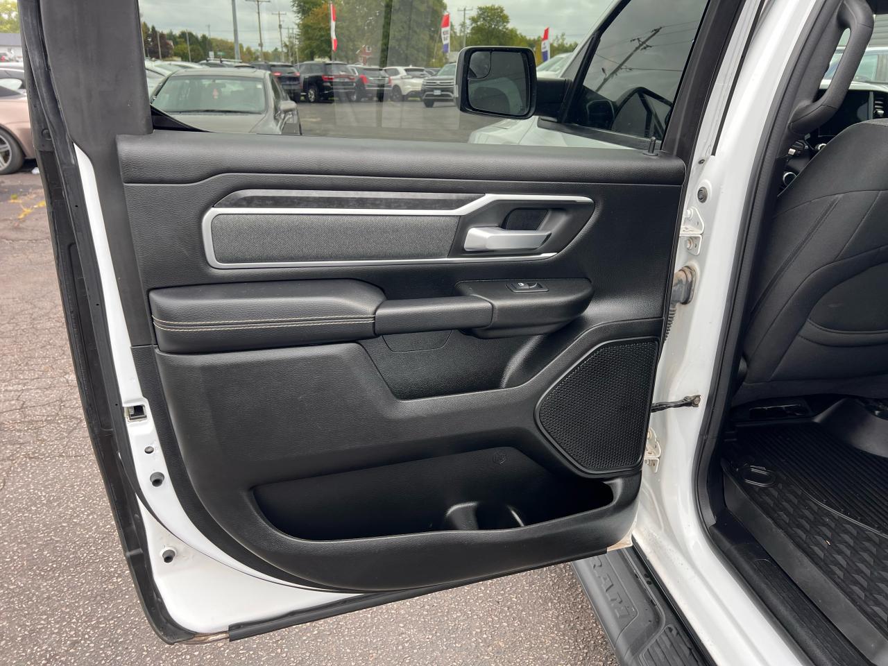 2022 RAM 1500 Big Horn 5.7L HEMI 4X4 CREWCAB Photo