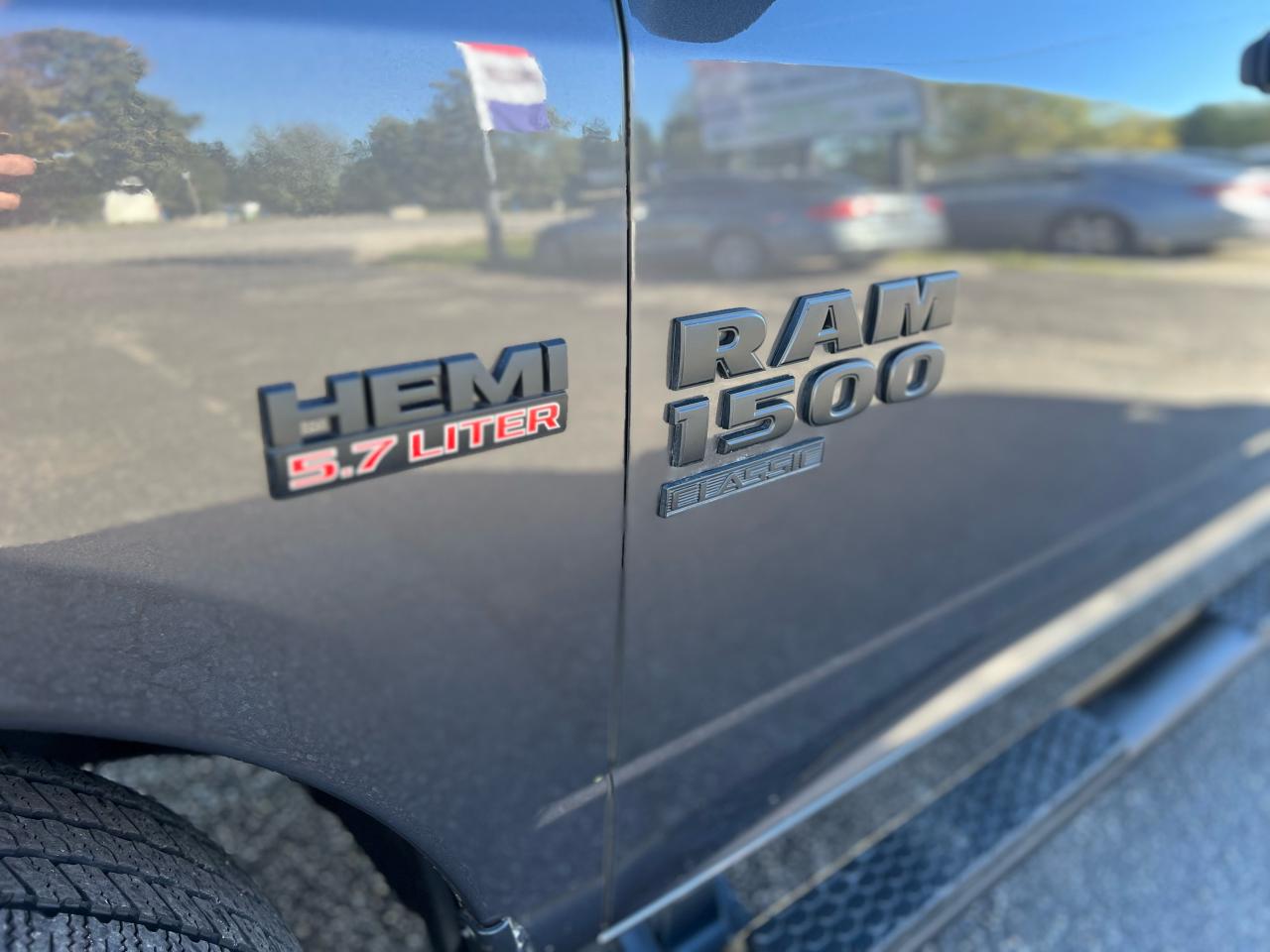 2021 RAM 1500 Classic EXPRESS CREWCAB 5.7 HEMI 4X4 Photo42