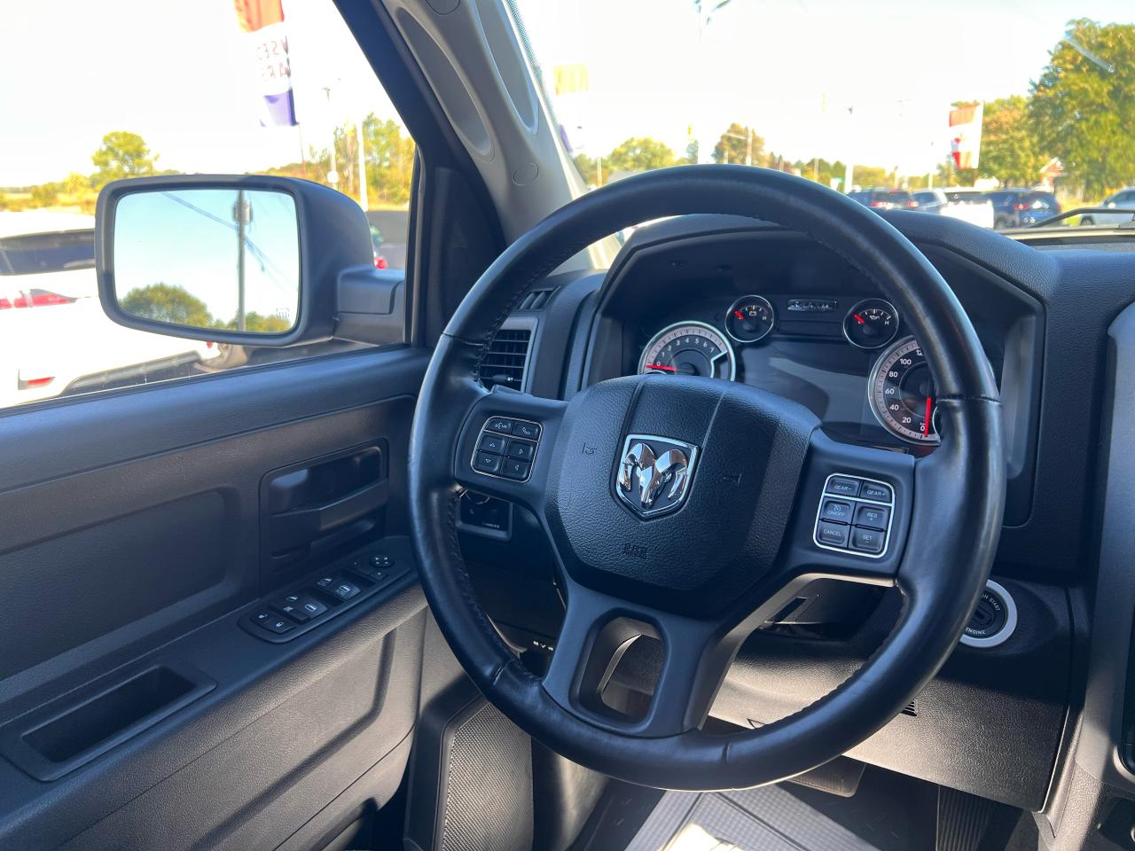 2021 RAM 1500 Classic EXPRESS CREWCAB 5.7 HEMI 4X4 Photo51
