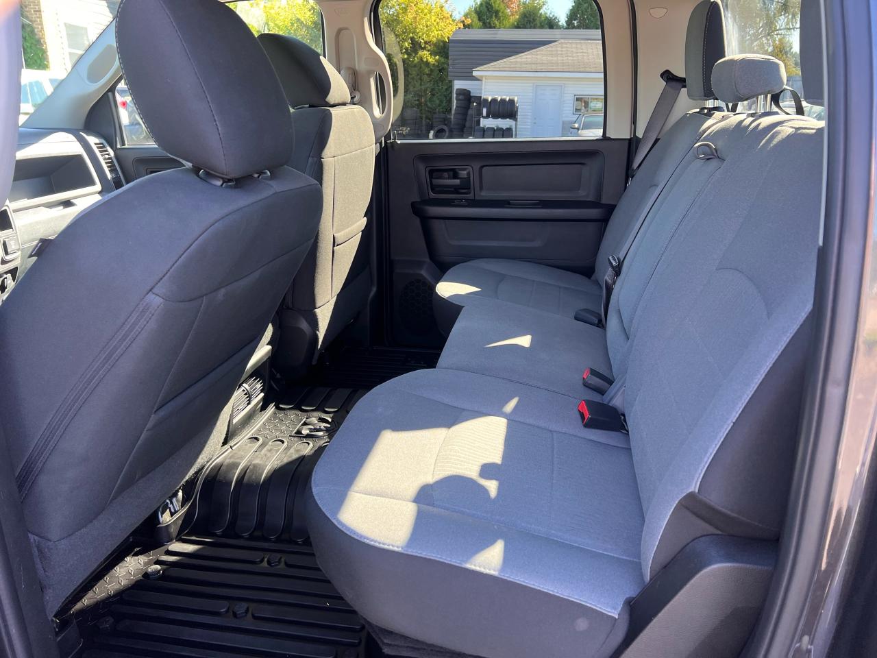 2021 RAM 1500 Classic EXPRESS CREWCAB 5.7 HEMI 4X4 Photo17