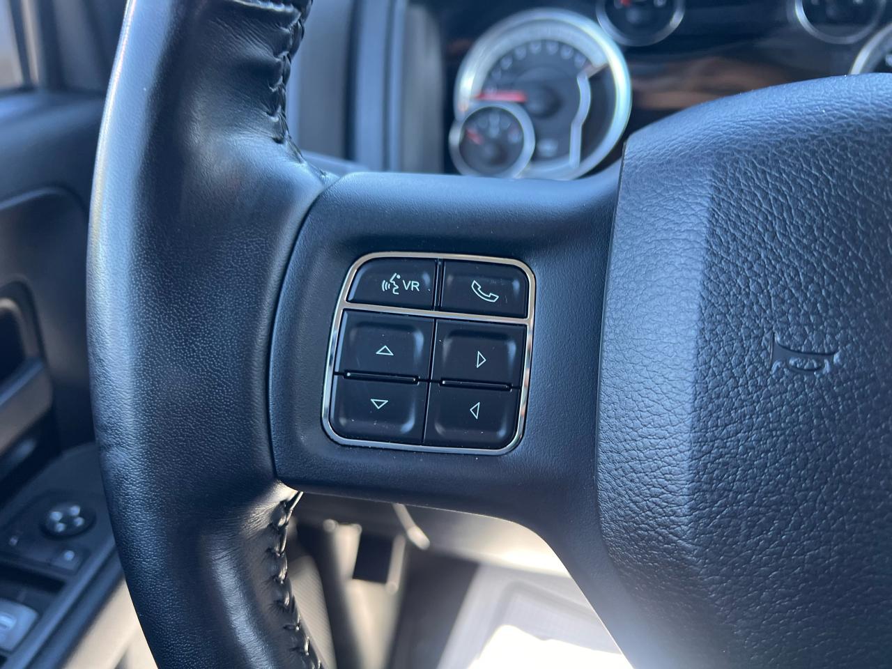 2021 RAM 1500 Classic EXPRESS CREWCAB 5.7 HEMI 4X4 Photo21