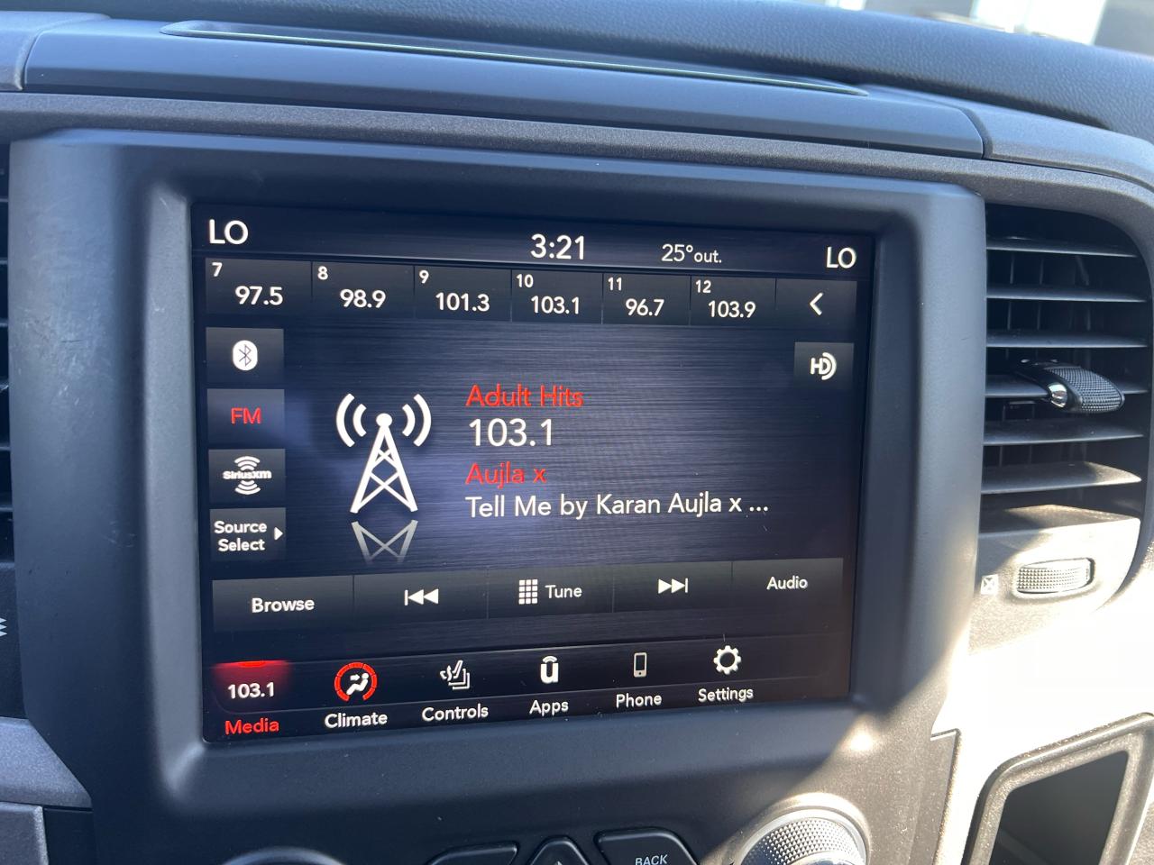 2021 RAM 1500 Classic EXPRESS CREWCAB 5.7 HEMI 4X4 Photo61