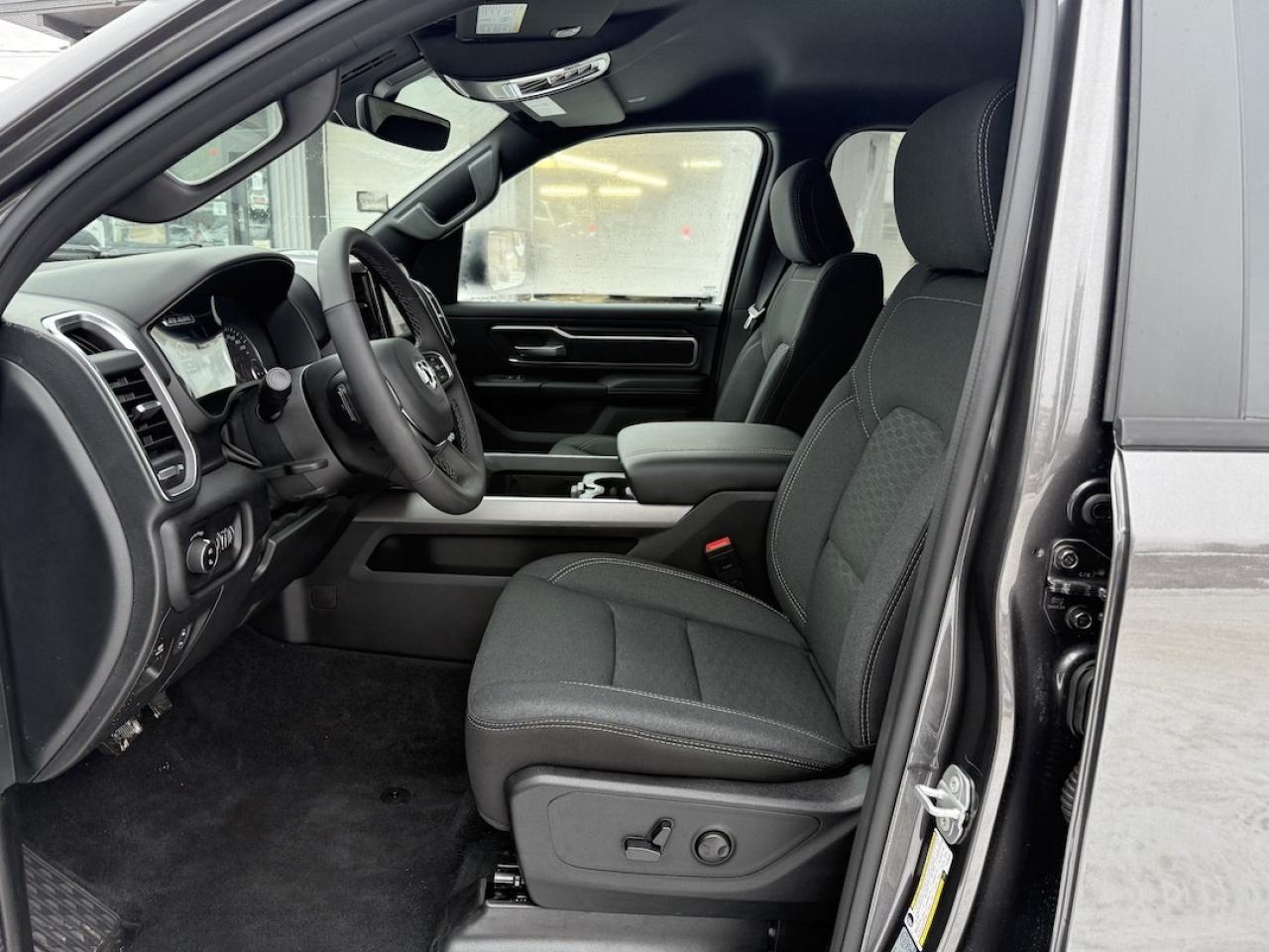 2026 RAM 1500 BIG HORN 4X4 Photo