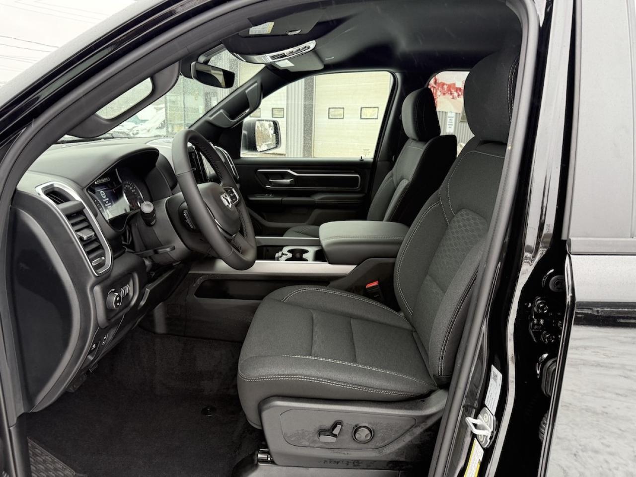 2026 RAM 1500 BIG HORN 4X4 Photo