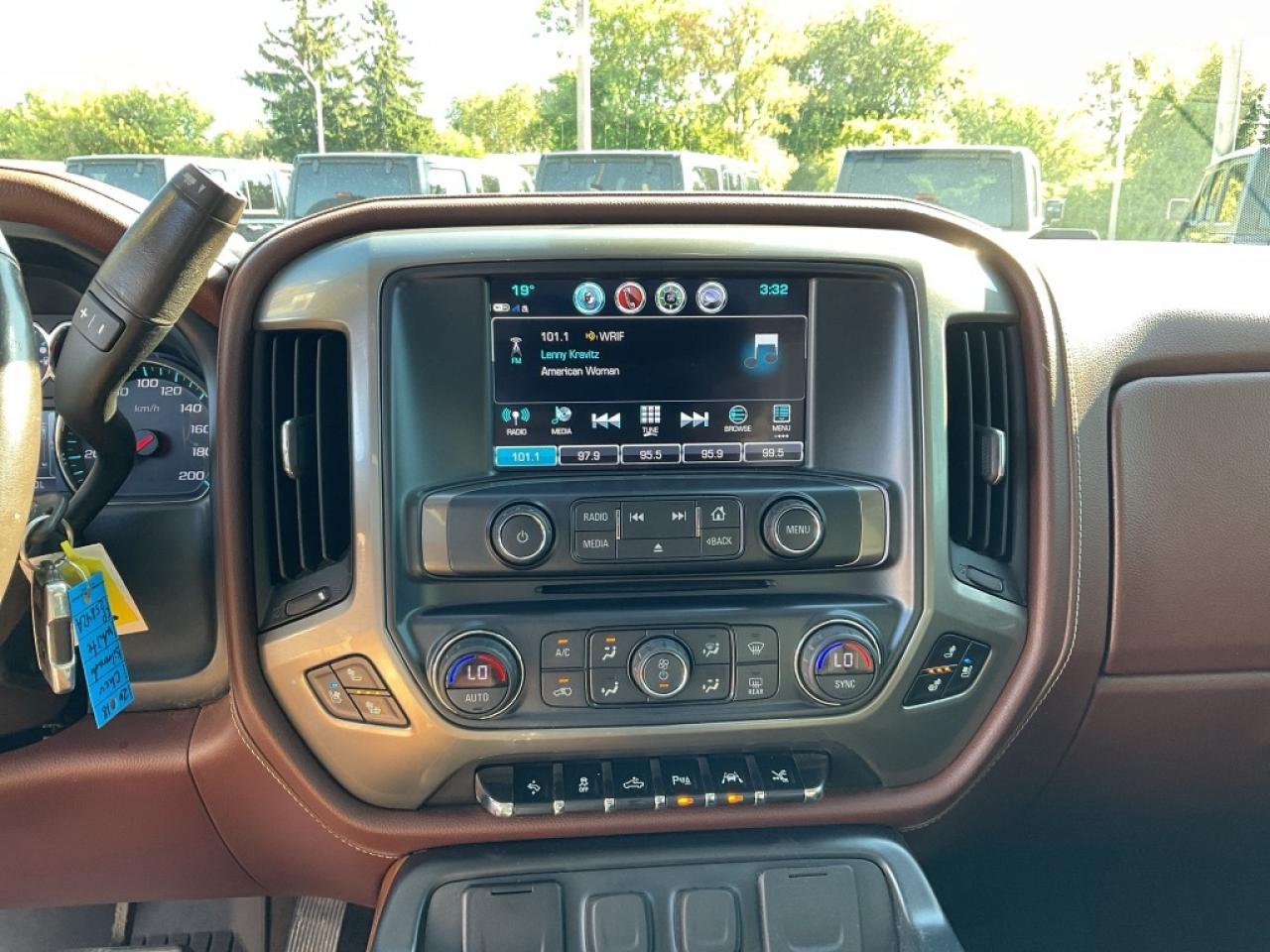 2018 Chevrolet Silverado 1500 AS IS / SUNROOF / POWER RUNNING BOARDS Photo