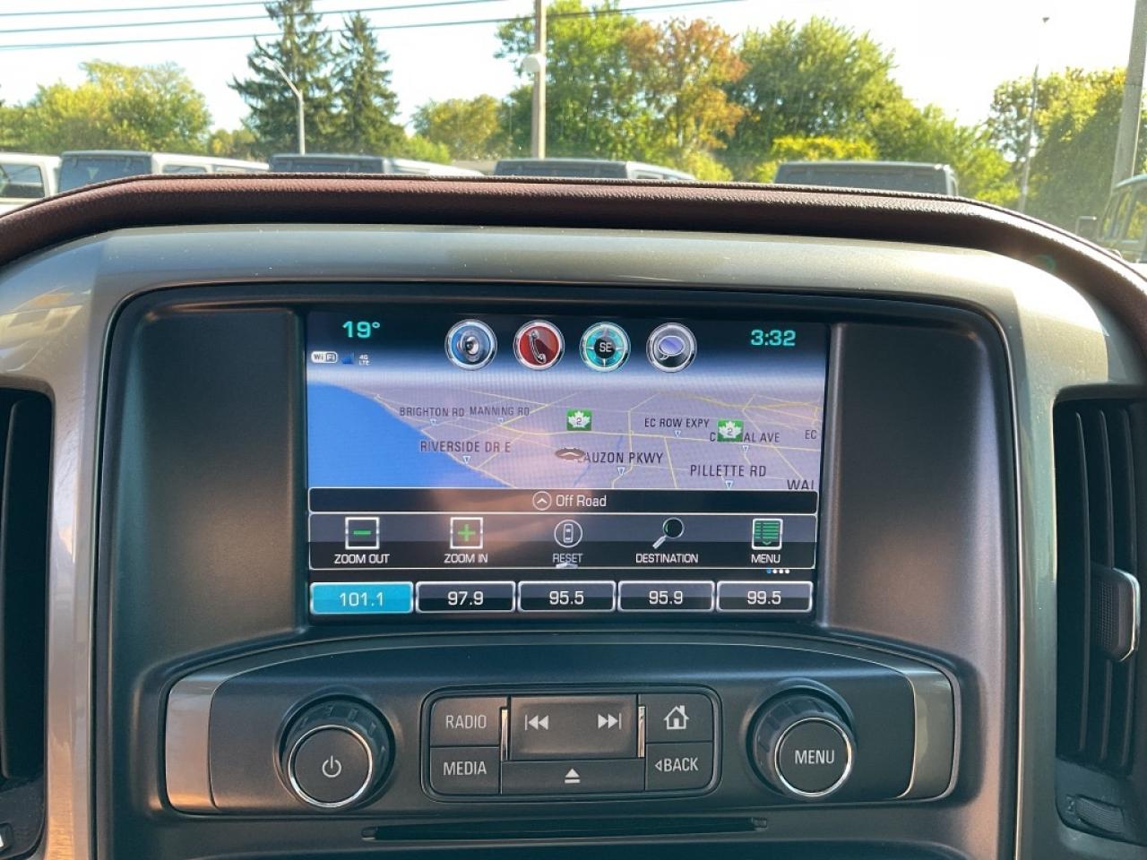 2018 Chevrolet Silverado 1500 AS IS / SUNROOF / POWER RUNNING BOARDS Photo