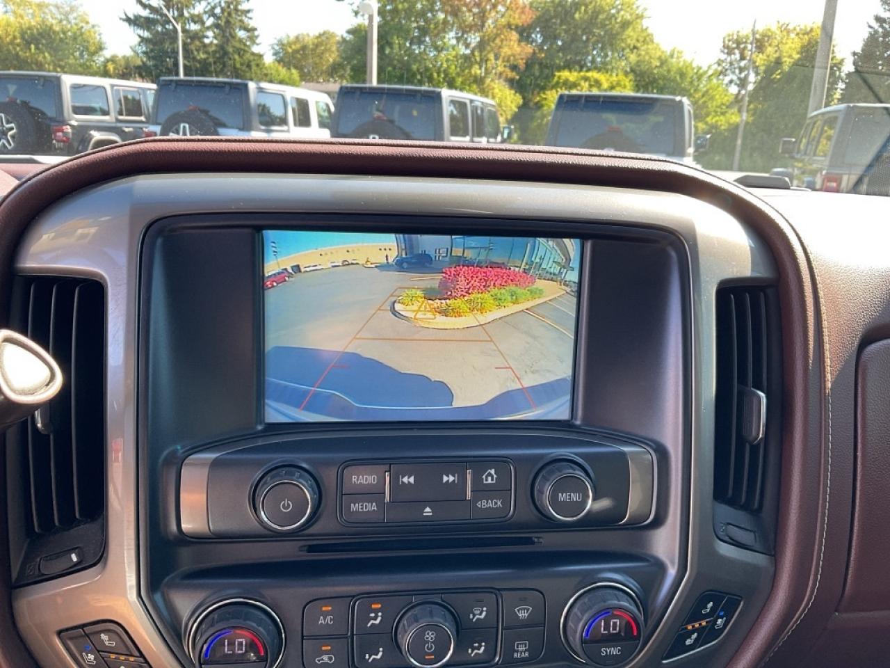 2018 Chevrolet Silverado 1500 AS IS / SUNROOF / POWER RUNNING BOARDS Photo