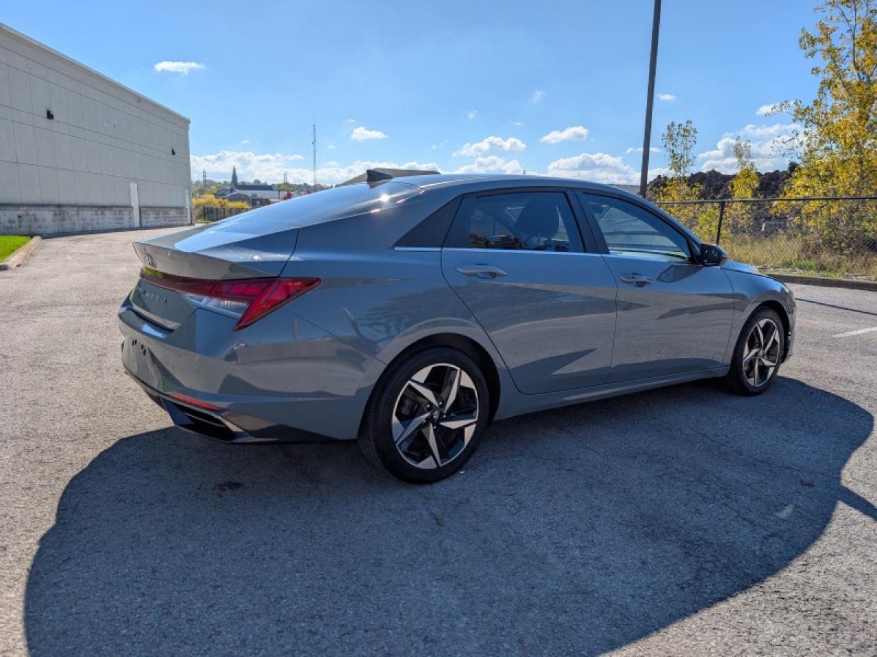 2022 Hyundai Elantra Ultimate  **SUNROOF - HTD SW** Photo4