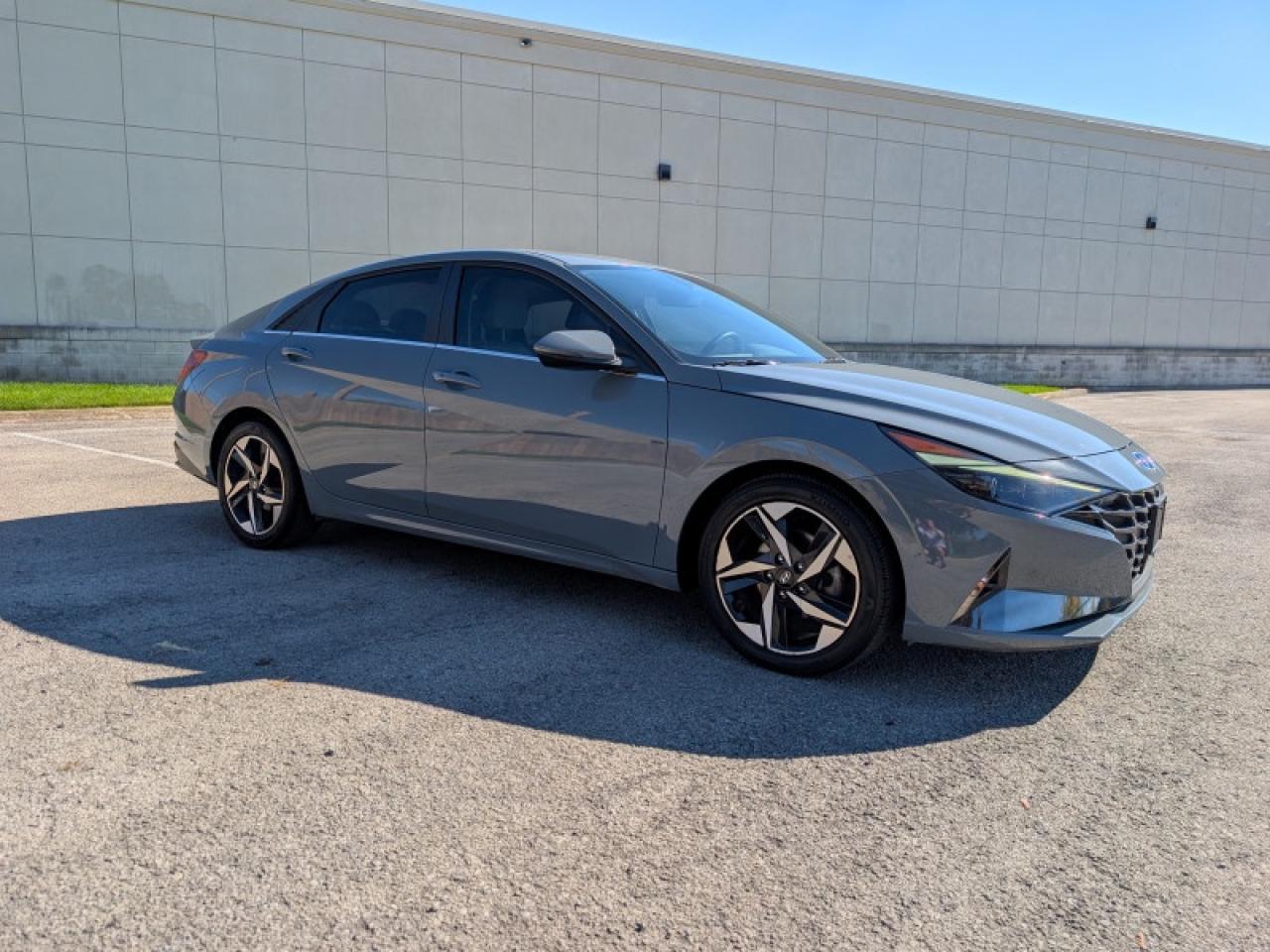2022 Hyundai Elantra Ultimate  **SUNROOF - HTD SW** Photo