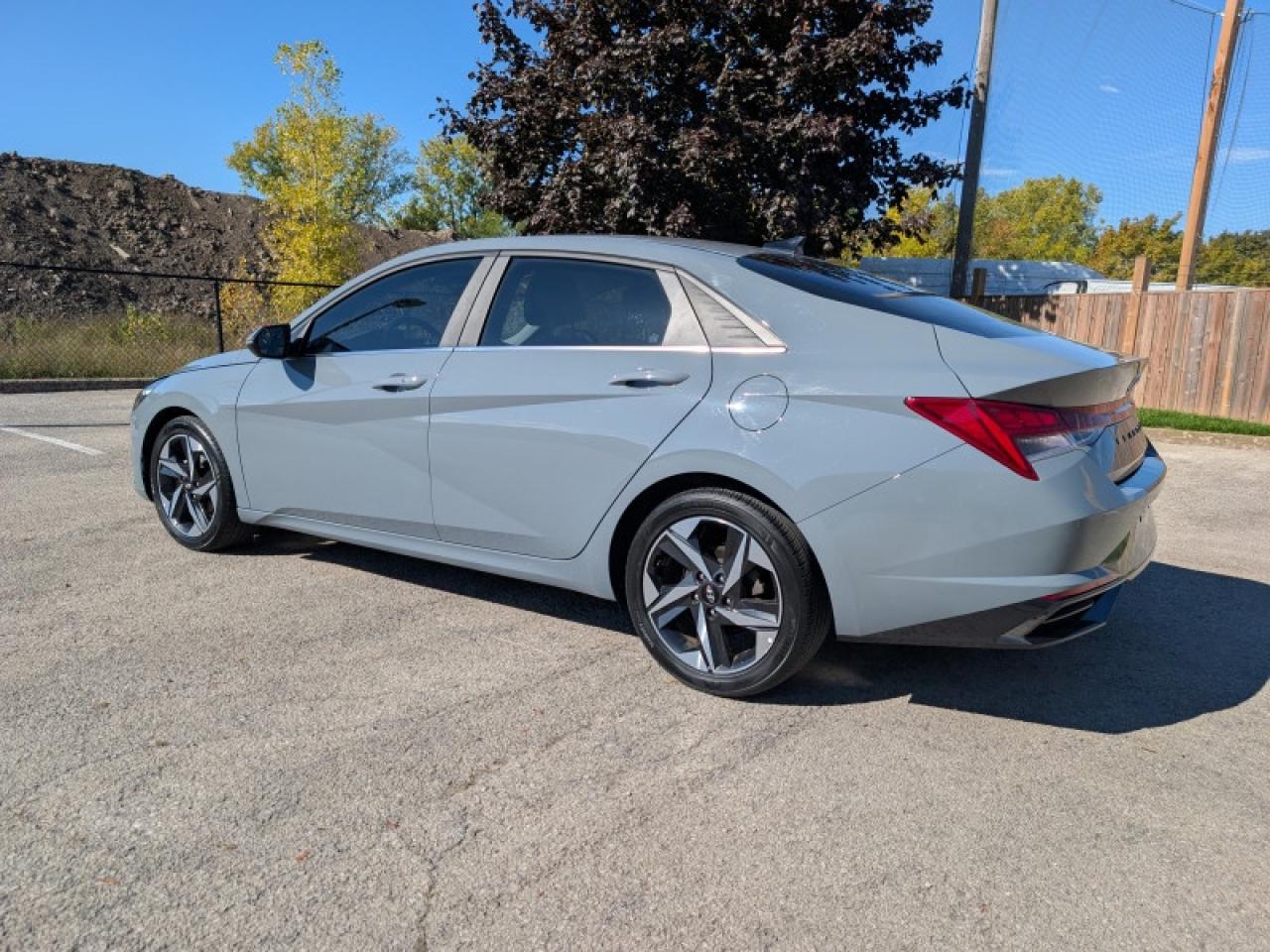 2022 Hyundai Elantra Ultimate  **SUNROOF - HTD SW** Photo2