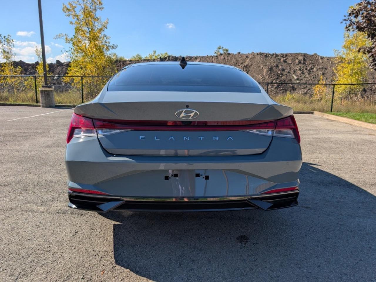 2022 Hyundai Elantra Ultimate  **SUNROOF - HTD SW** Photo