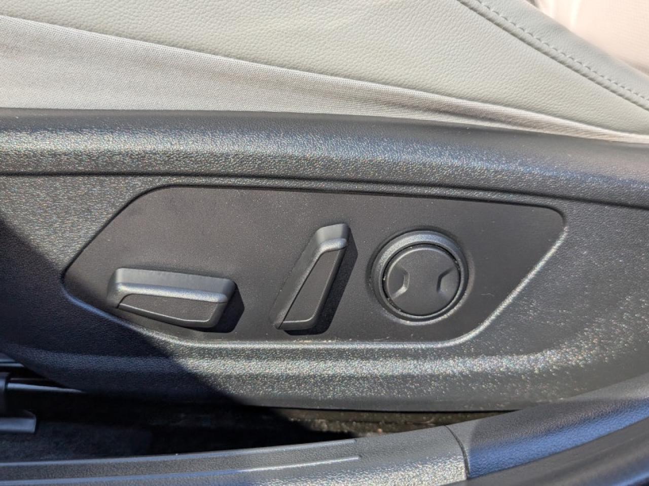 2022 Hyundai Elantra Ultimate  **SUNROOF - HTD SW** Photo