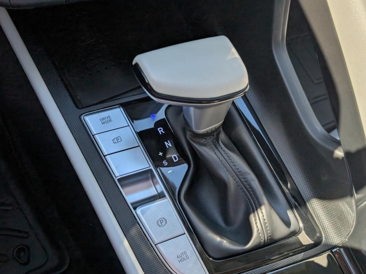 2022 Hyundai Elantra Ultimate  **SUNROOF - HTD SW** Photo