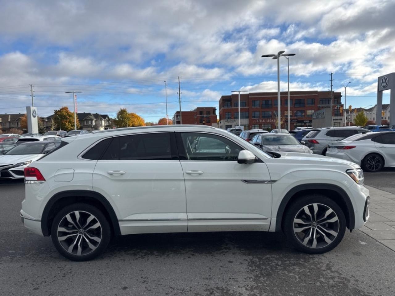 2023 Volkswagen Atlas Cross Sport Execline 3.6 FSI Photo4