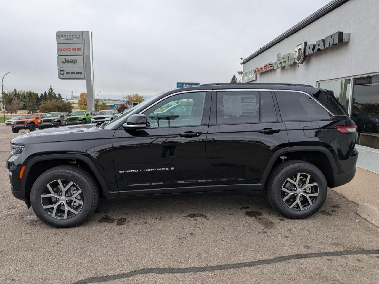 2025 Jeep Grand Cherokee LIMITED 4X4 Photo3