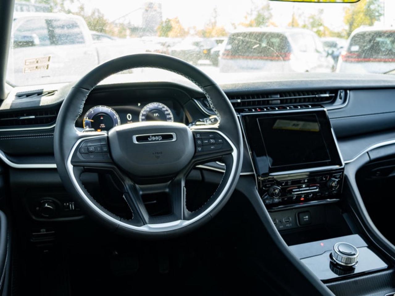 2025 Jeep Grand Cherokee Altitude Photo2