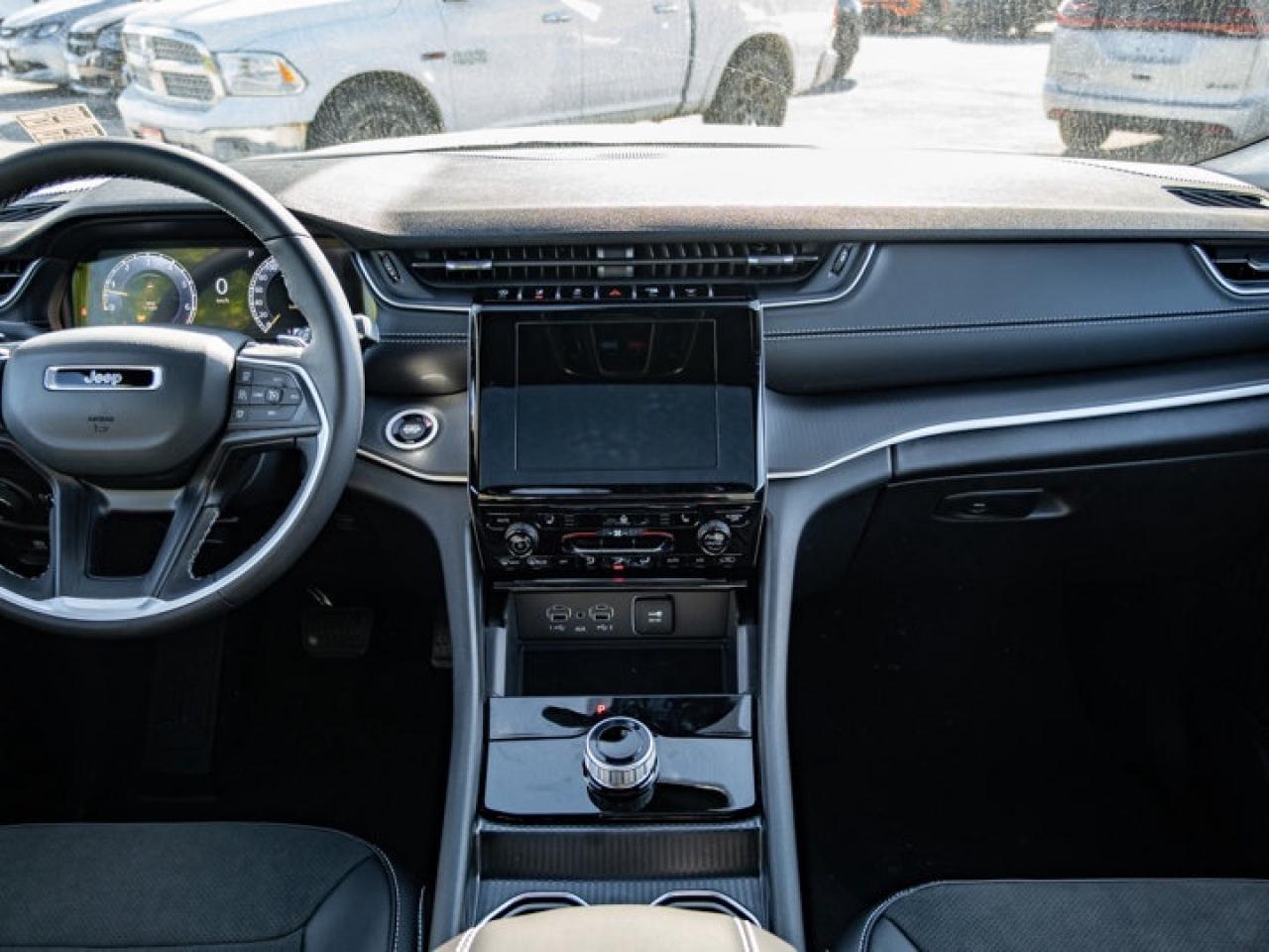 2025 Jeep Grand Cherokee Altitude Photo