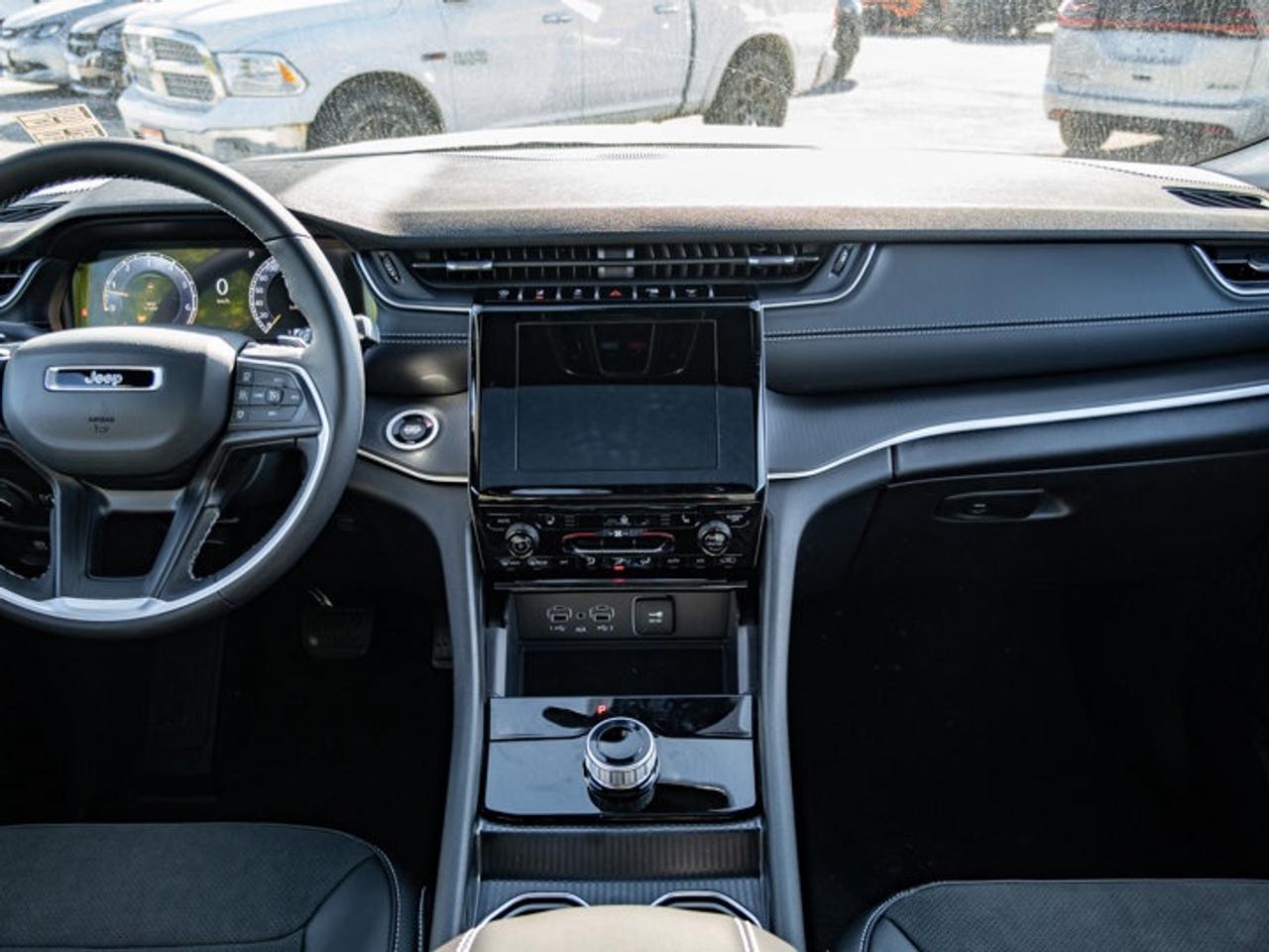 2025 Jeep Grand Cherokee Altitude Photo