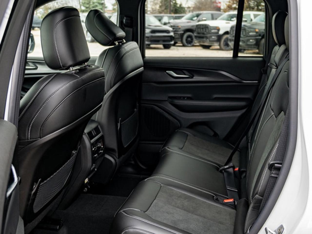 2025 Jeep Grand Cherokee Altitude Photo