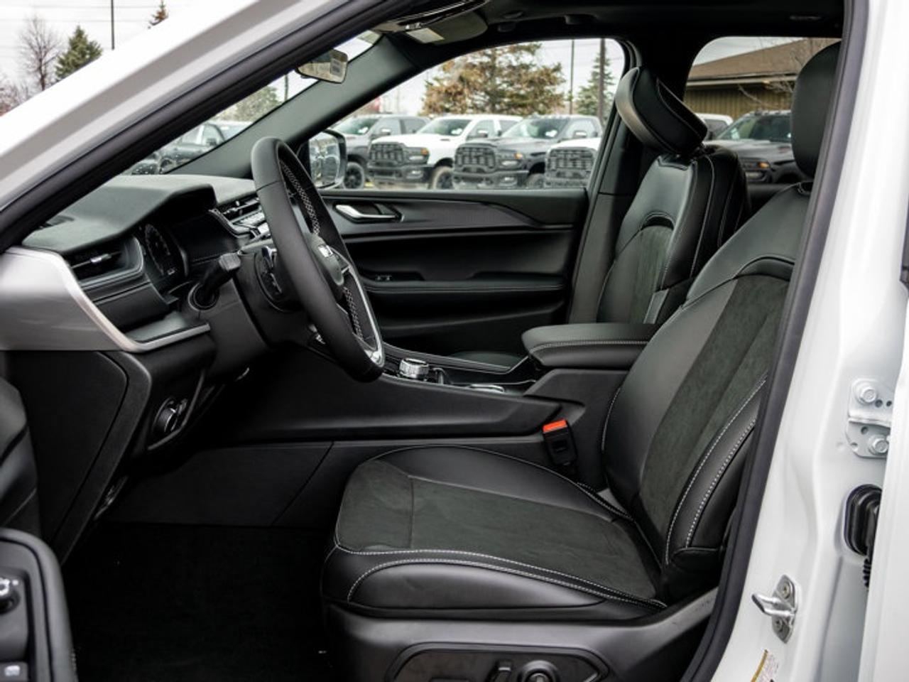 2025 Jeep Grand Cherokee Altitude Photo