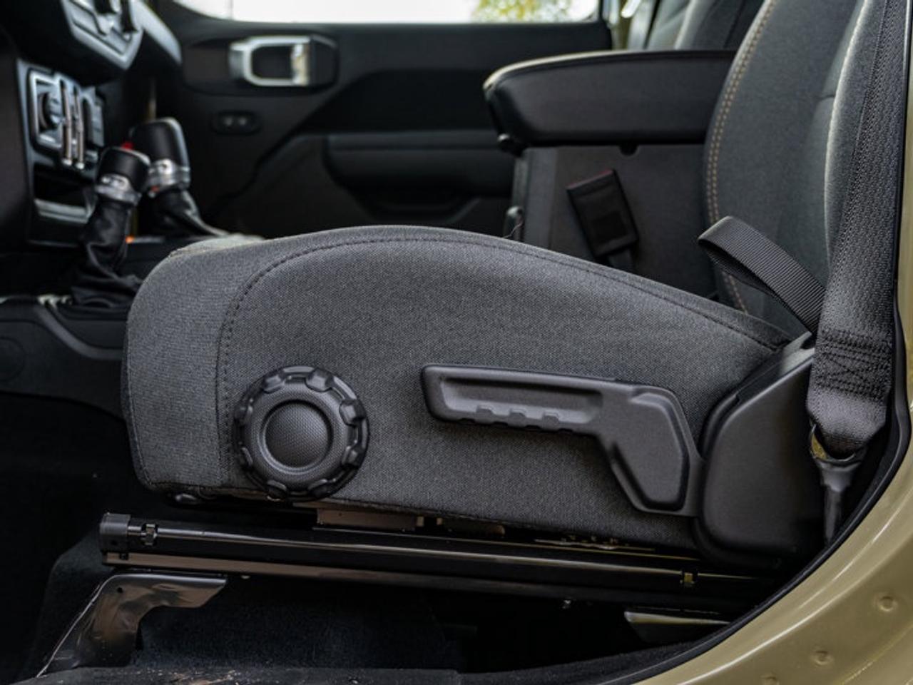 2026 Jeep Wrangler Sport S Photo