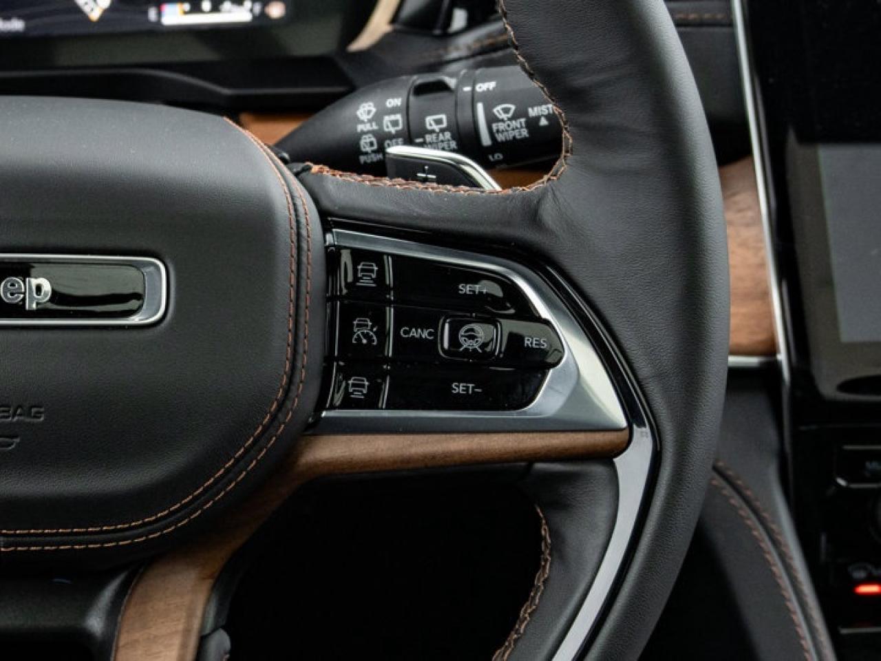 2025 Jeep Grand Cherokee Summit Reserve Photo