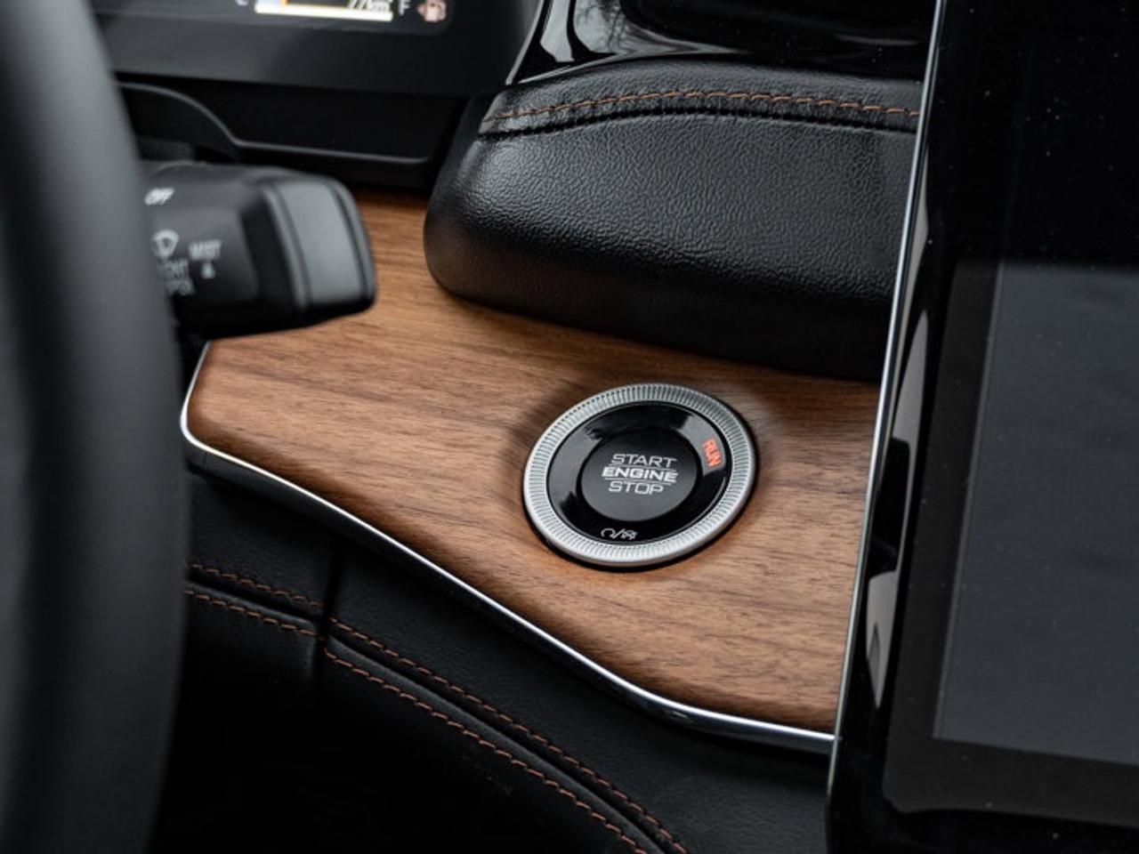 2025 Jeep Grand Cherokee Summit Reserve Photo