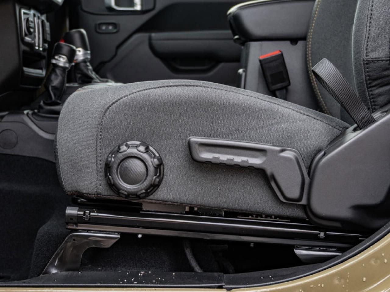 2026 Jeep Wrangler Sport S Photo