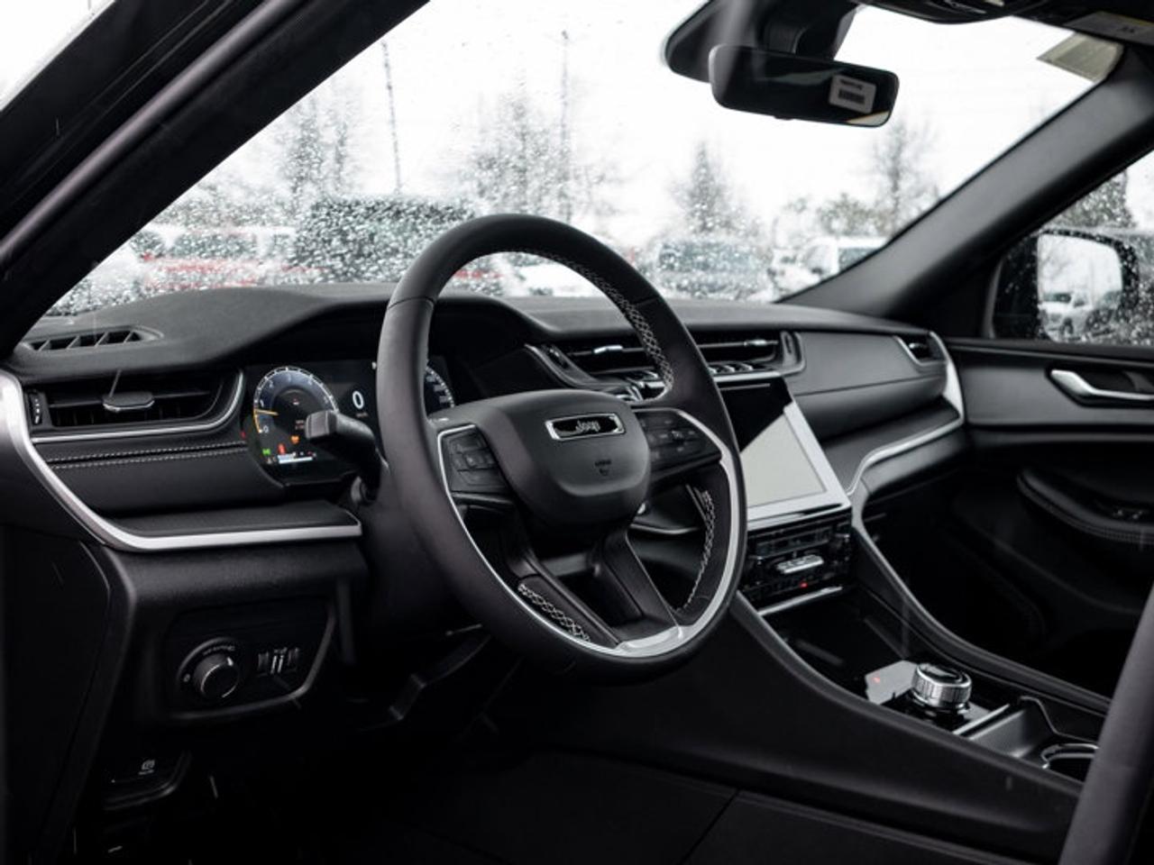 2025 Jeep Grand Cherokee Altitude Photo