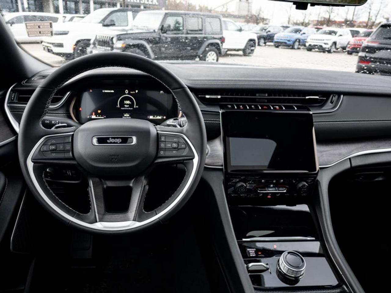 2025 Jeep Grand Cherokee Limited Photo2