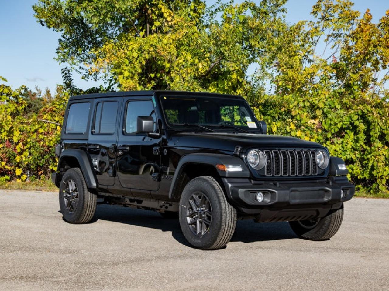 2026 Jeep Wrangler Sport S Photo