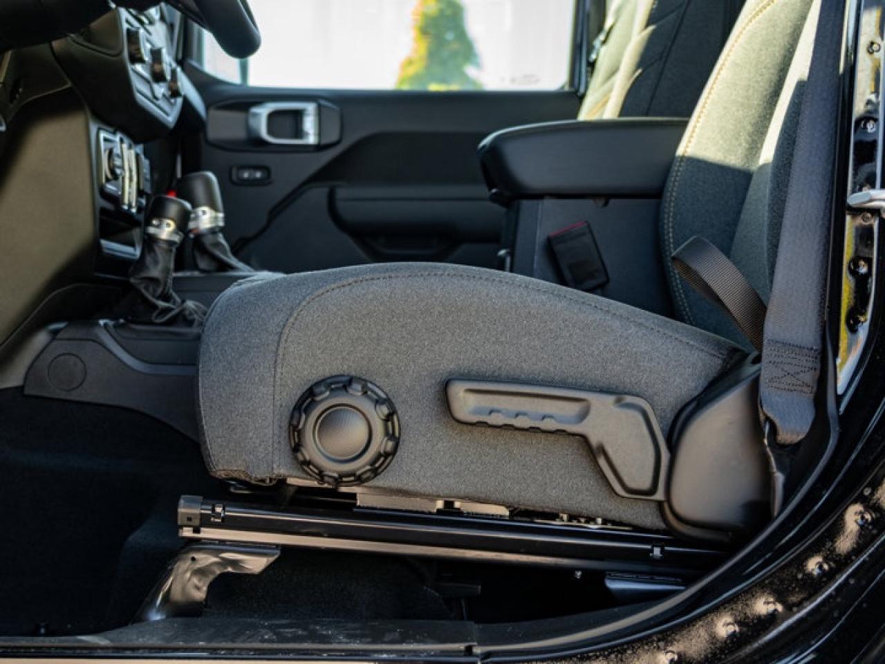 2026 Jeep Wrangler Sport S Photo