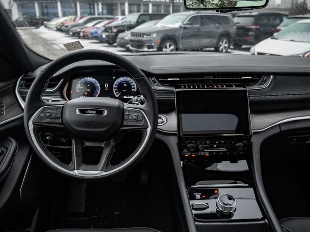 2025 Jeep Grand Cherokee Limited Photo2