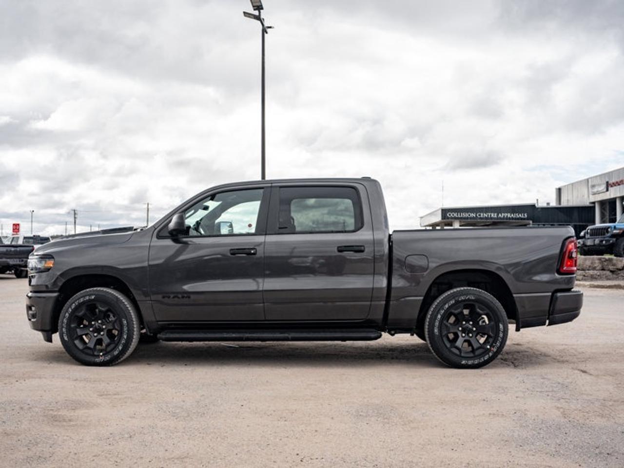 2026 RAM 1500 Express Photo4