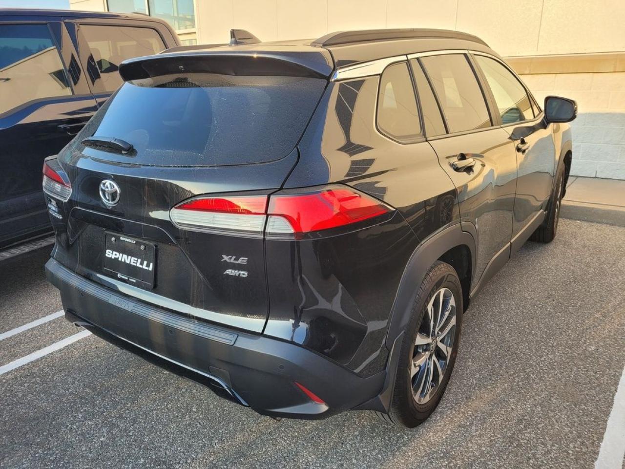 2025 Toyota Corolla Cross XLE Photo4