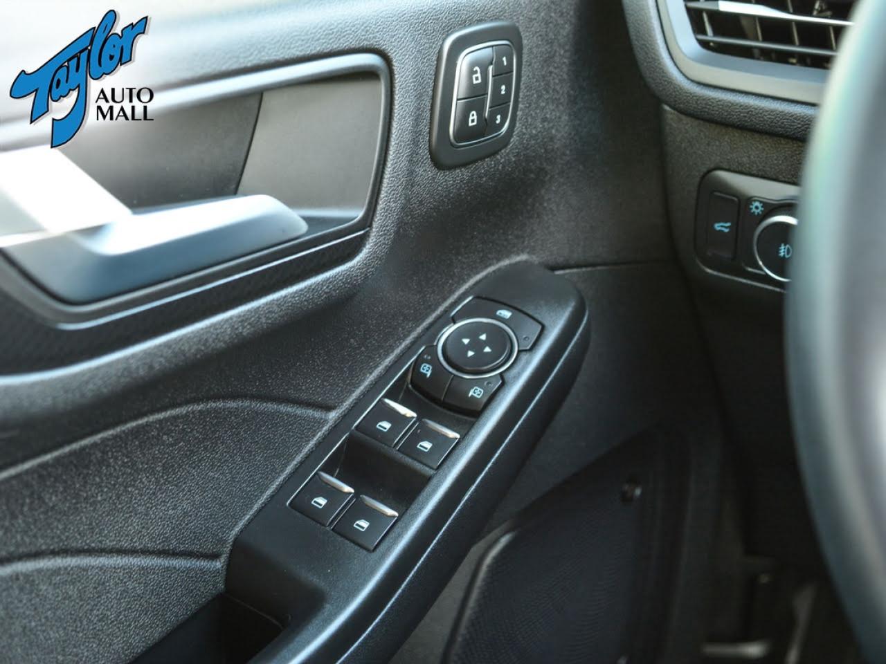 2022 Ford Escape SEL Photo