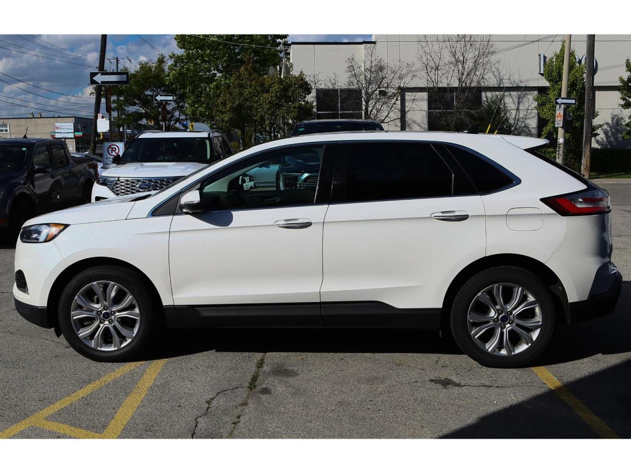 2022 Ford Edge TITANIUM - AWD - Navigation - Panorama Roof-  Leather Seats - Apple Car Play - Dual Zone Climate - Adaptive Cruise Photo3