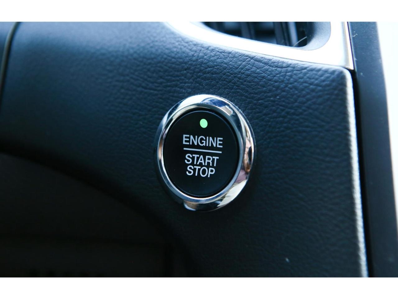 2022 Ford Edge TITANIUM - AWD - Navigation - Panorama Roof-  Leather Seats - Apple Car Play - Dual Zone Climate - Adaptive Cruise Photo