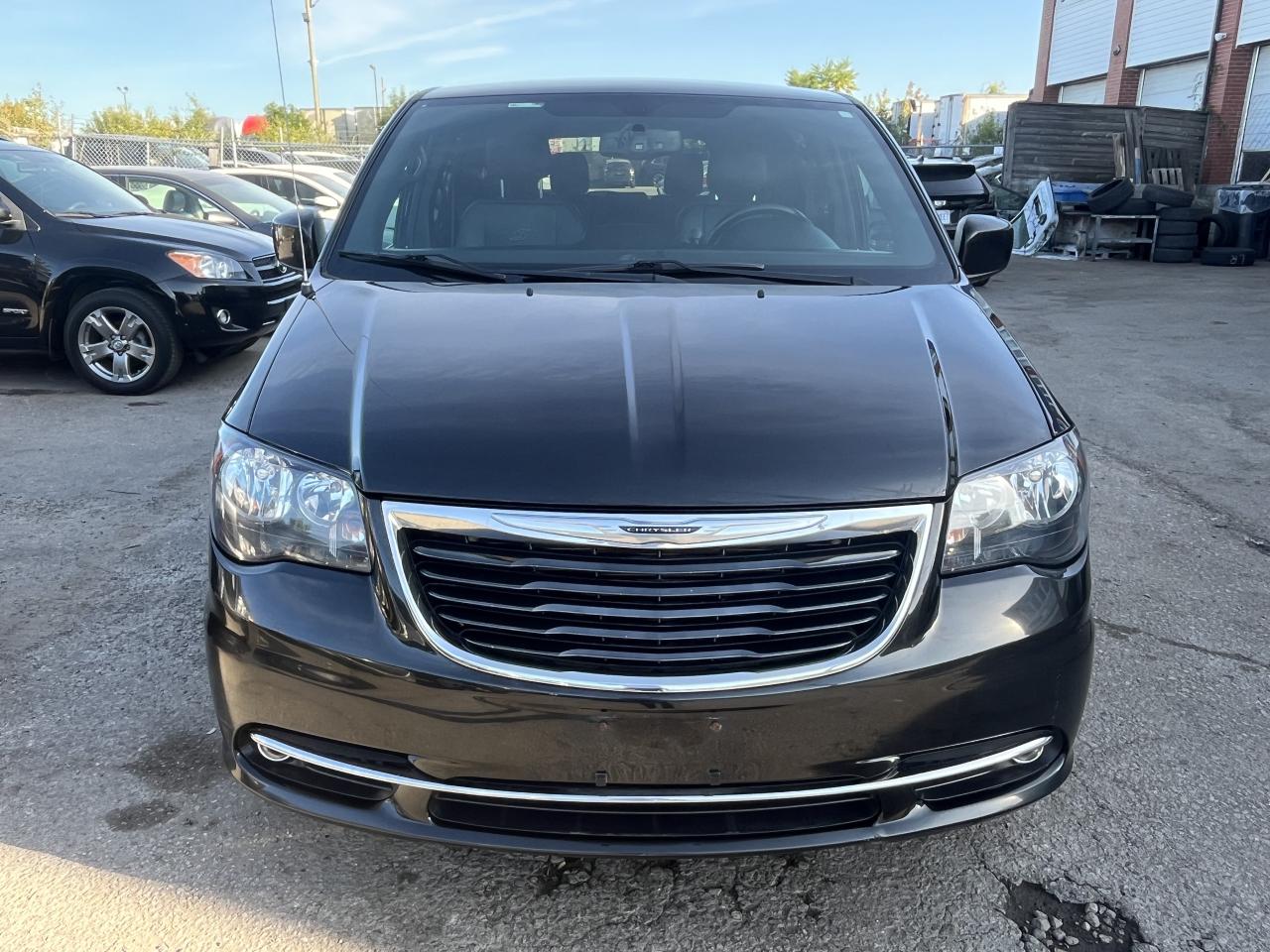 2015 Chrysler Town & Country S Photo