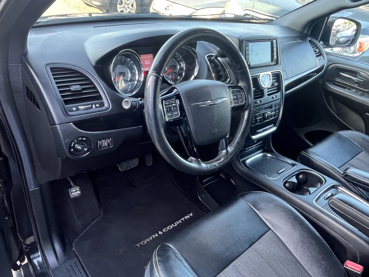 2015 Chrysler Town & Country S Photo