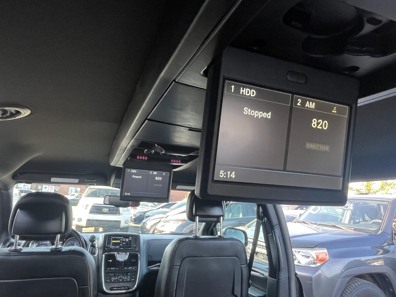 2015 Chrysler Town & Country S Photo