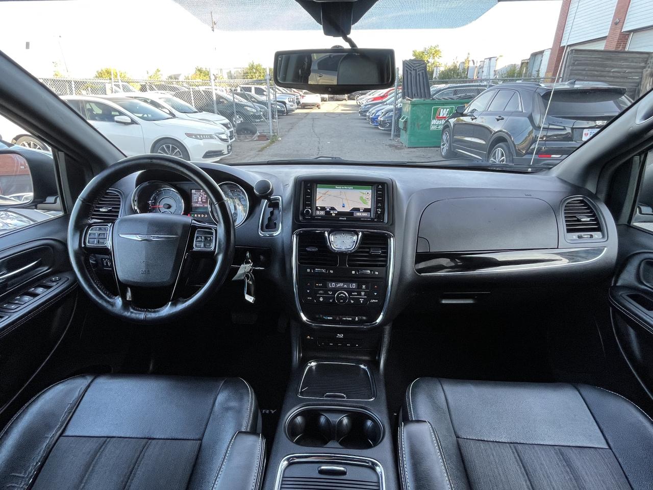 2015 Chrysler Town & Country S Photo